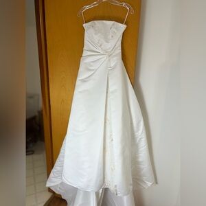 St Tropez style 5153 ivory side drape wedding grown.